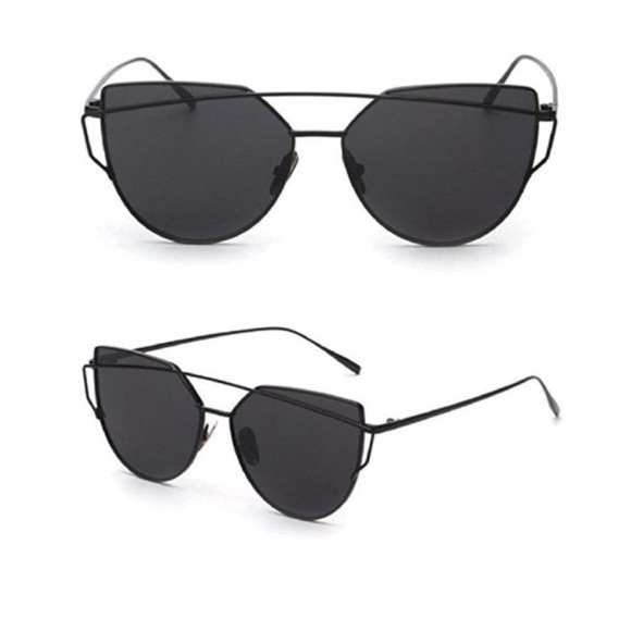 Black Mirrored Sunglasses - Picture 3 of 6